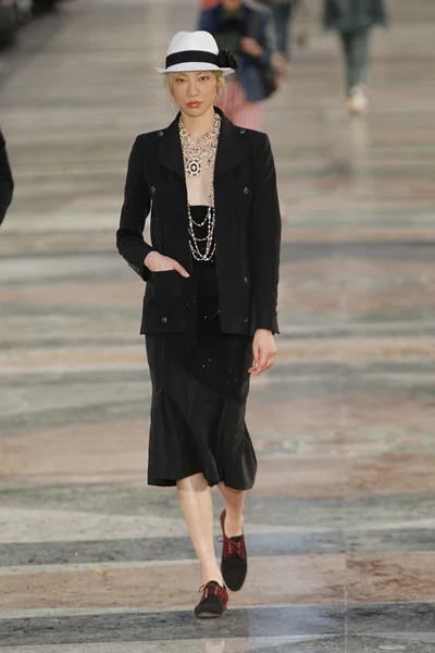 Look 27